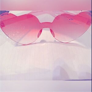 Heart Shape Sun Glasses Gradient Dk Pink to Lt Pink Valentine’s Day Love NEW
